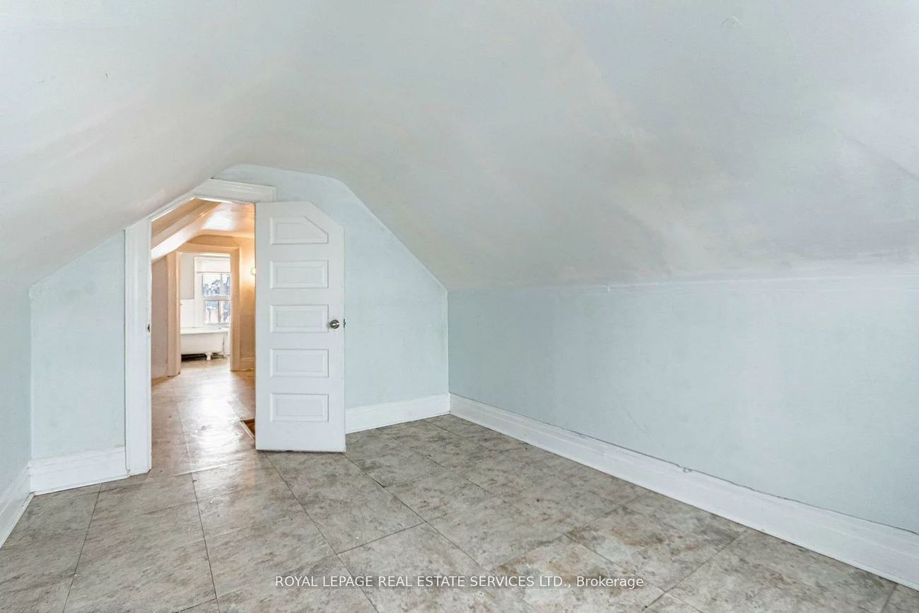 1160, Dufferin, Dovercourt-Wallace Emerson-Junction, Toronto