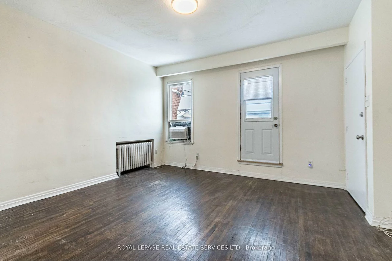 1160, Dufferin, Dovercourt-Wallace Emerson-Junction, Toronto