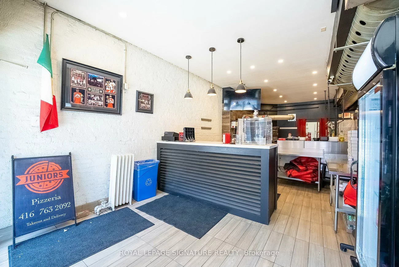 2243, Dundas, High Park-Swansea, Toronto