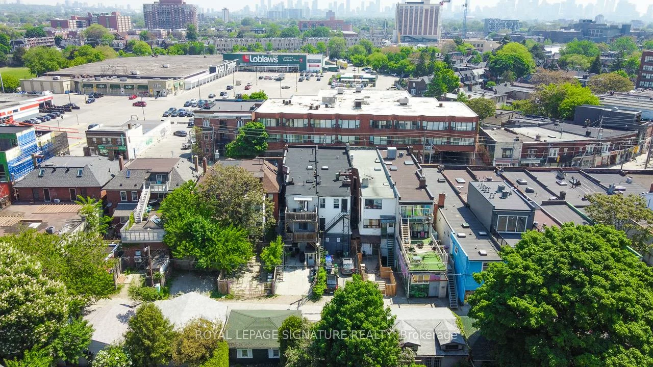 2243, Dundas, High Park-Swansea, Toronto