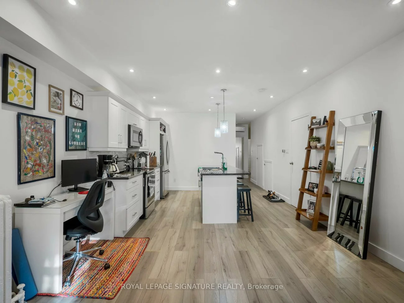 2243, Dundas, High Park-Swansea, Toronto