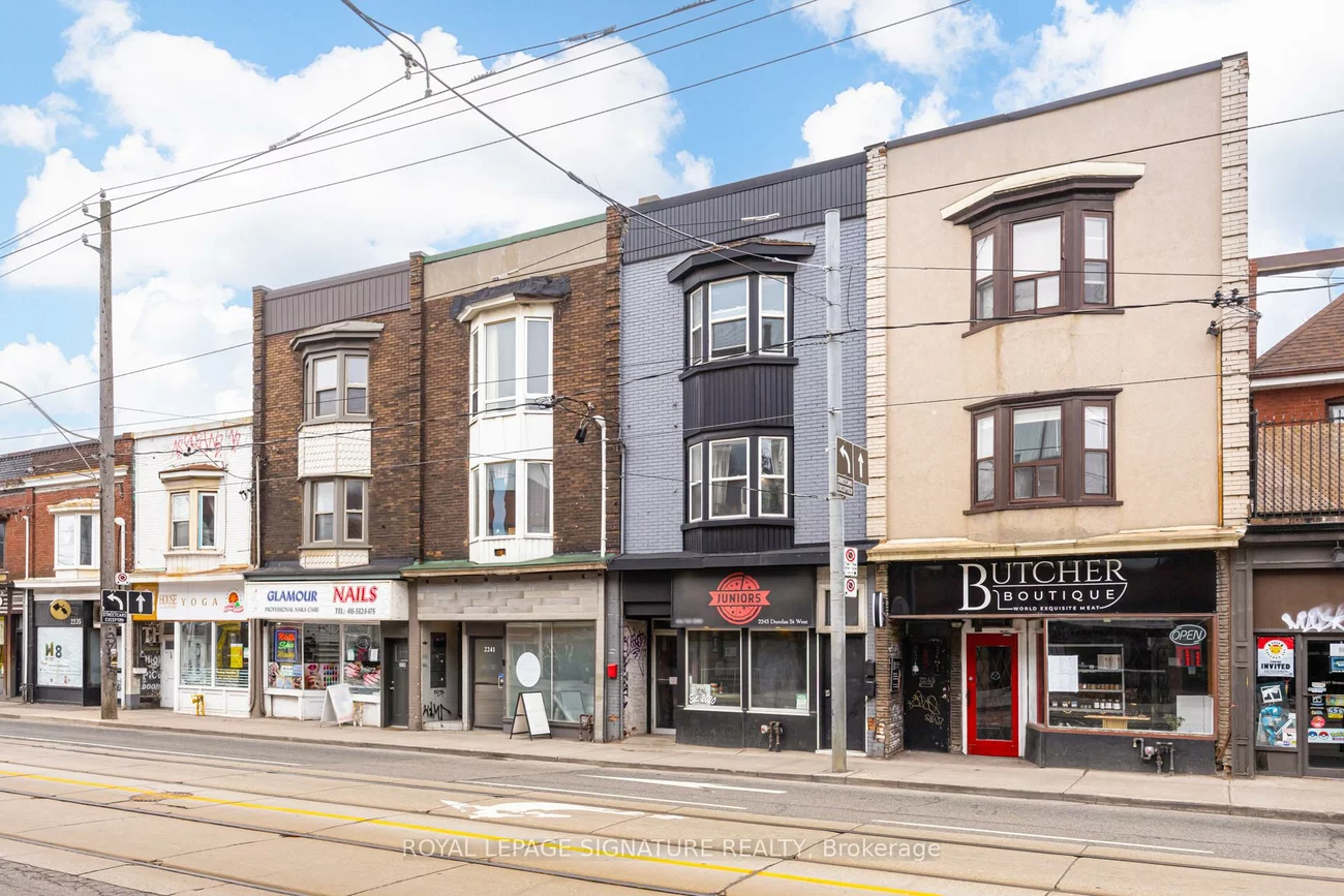 2243, Dundas, High Park-Swansea, Toronto