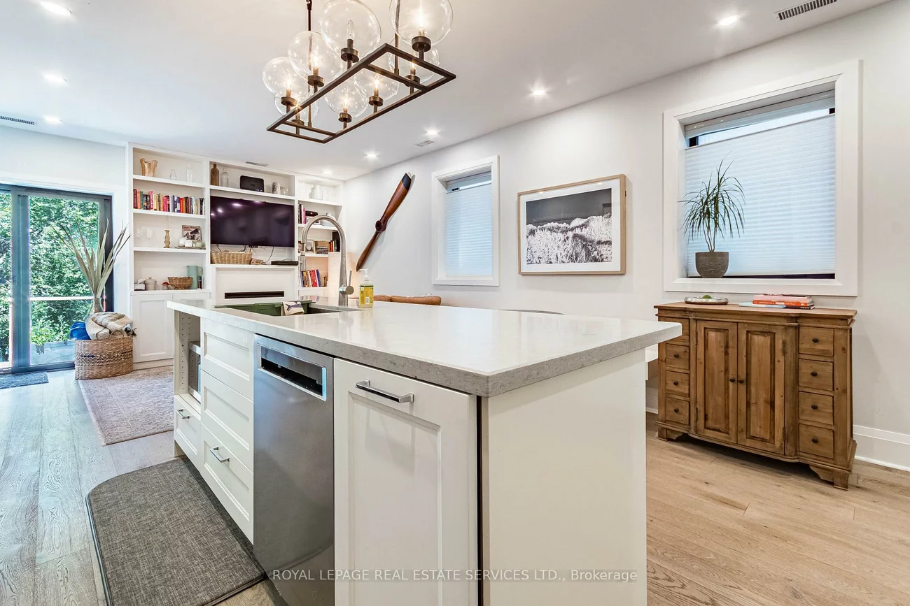 238, Garden, High Park-Swansea, Toronto