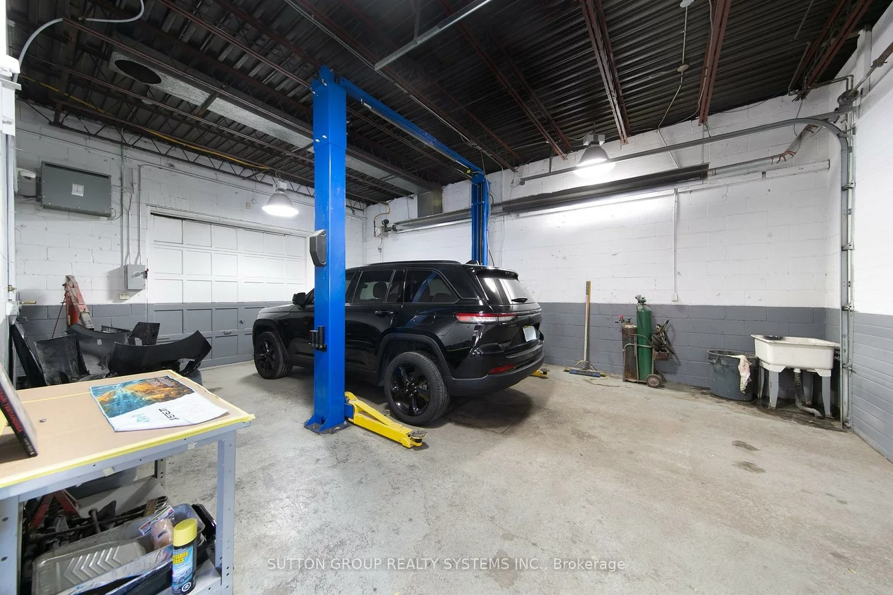 25 & 29, Milford, Brookhaven-Amesbury, Toronto