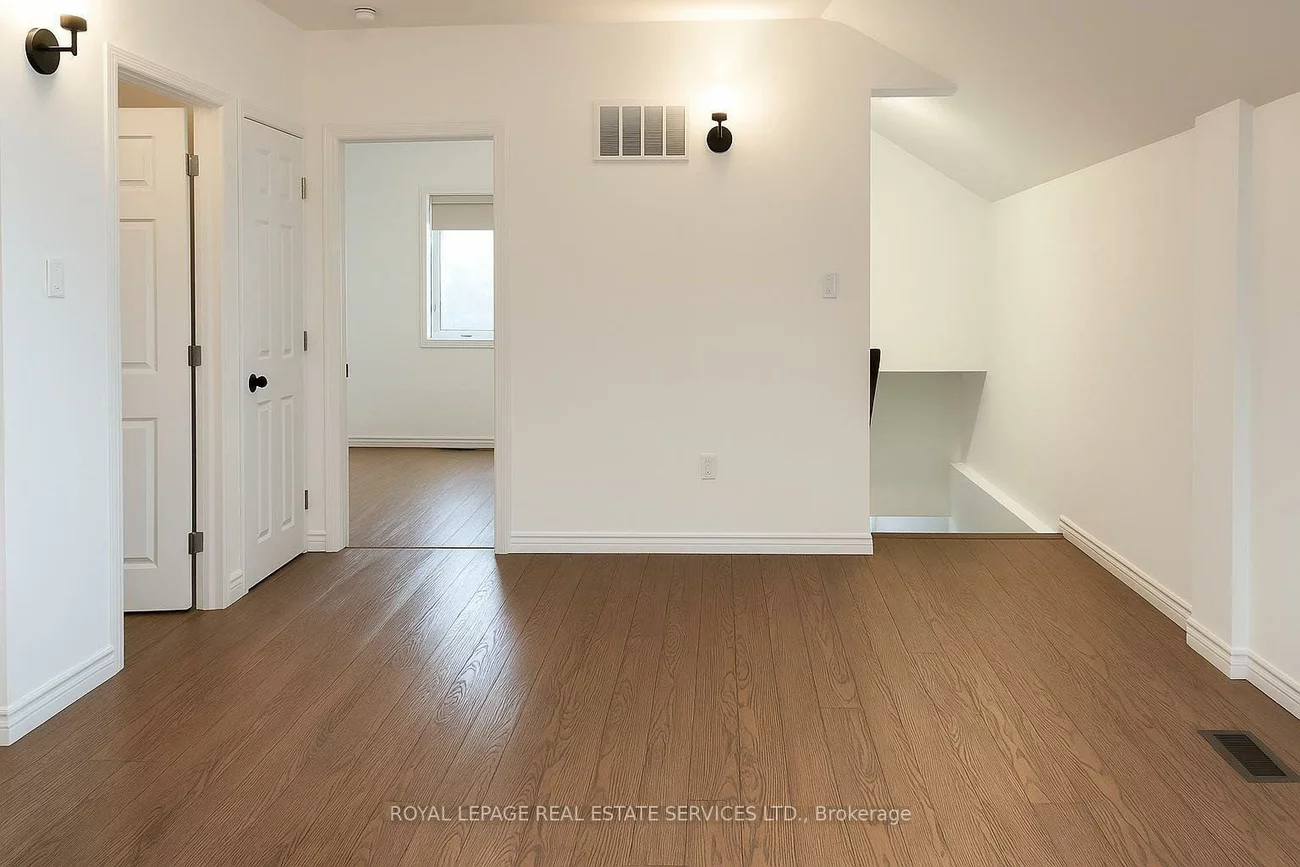 33, Station, Weston, Toronto