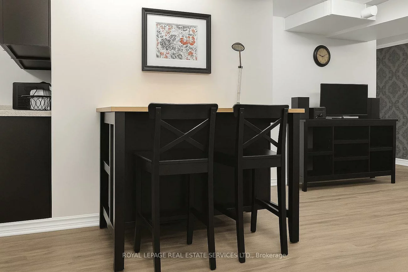 33, Station, Weston, Toronto