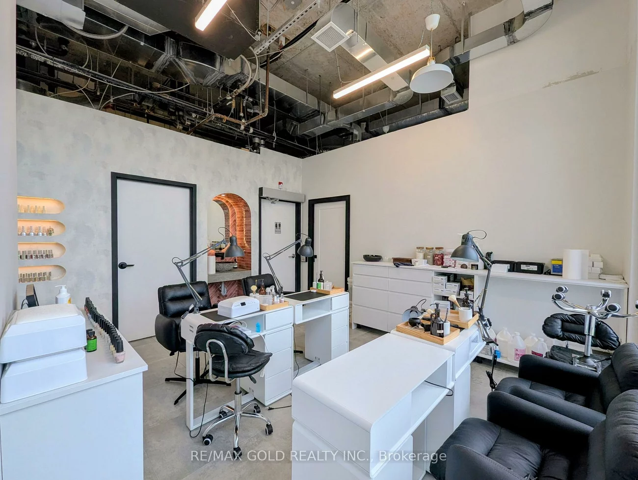 691, The Queensway, Stonegate-Queensway, Toronto