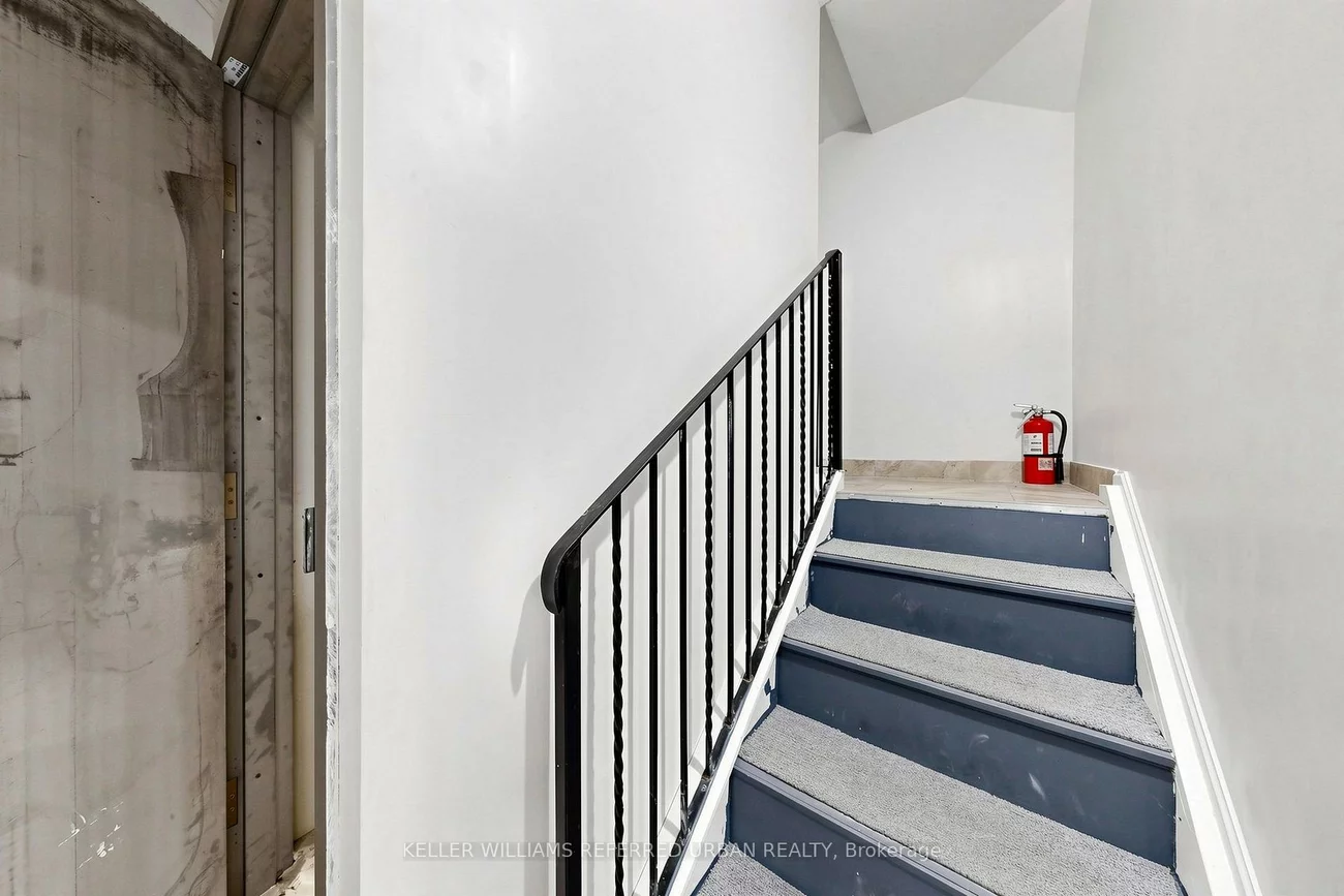 1218, Bloor, Dovercourt-Wallace Emerson-Junction, Toronto