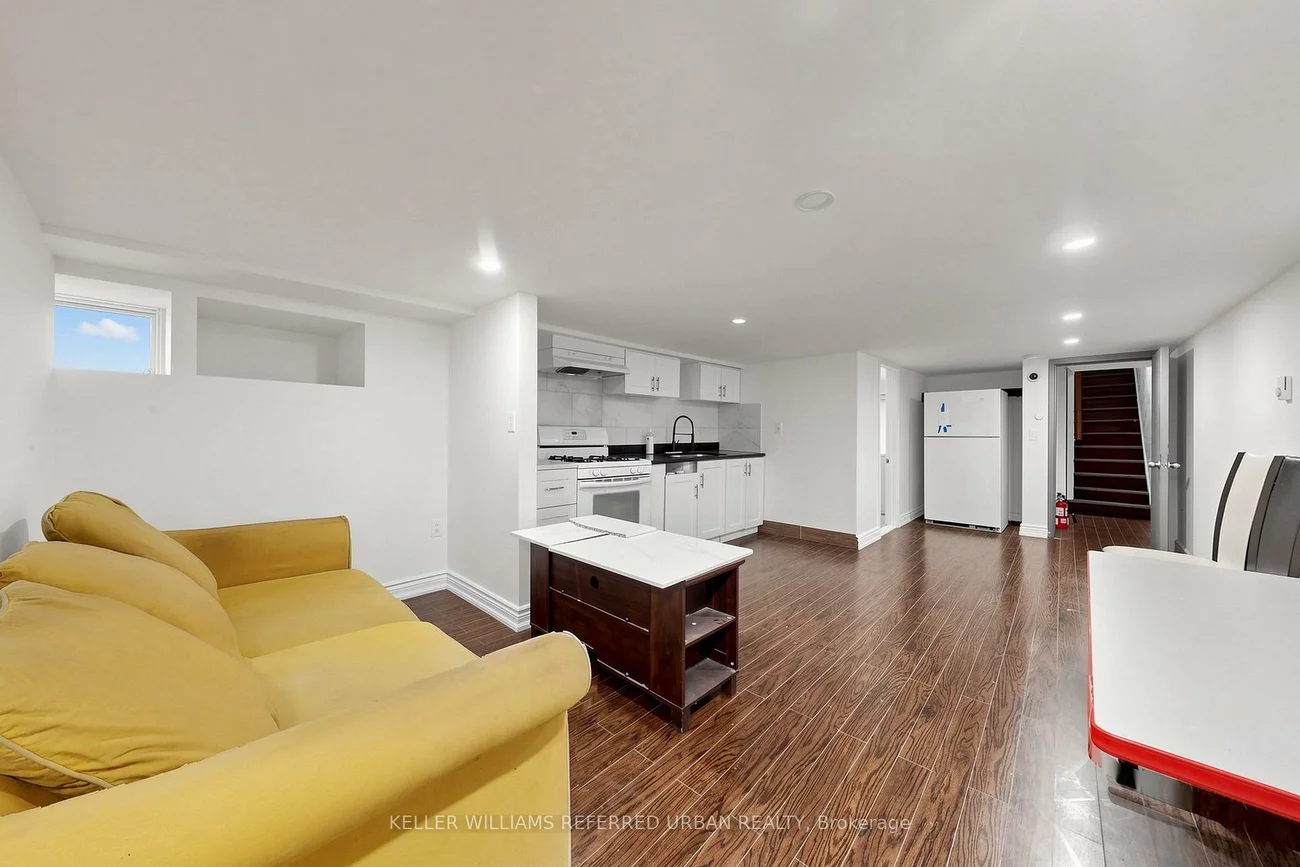 1218, Bloor, Dovercourt-Wallace Emerson-Junction, Toronto