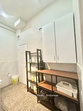 422, Wilson, Downsview-Roding-CFB, Toronto