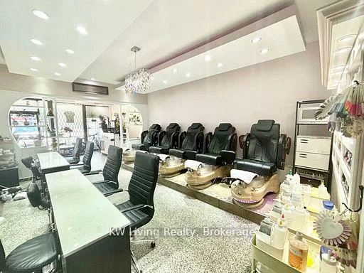 422, Wilson, Downsview-Roding-CFB, Toronto