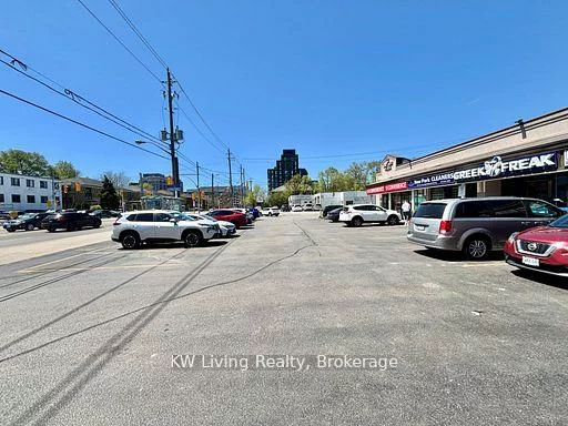 422, Wilson, Downsview-Roding-CFB, Toronto