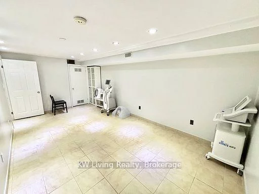 422, Wilson, Downsview-Roding-CFB, Toronto