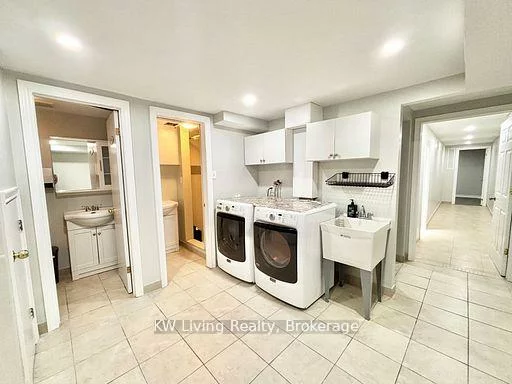 422, Wilson, Downsview-Roding-CFB, Toronto