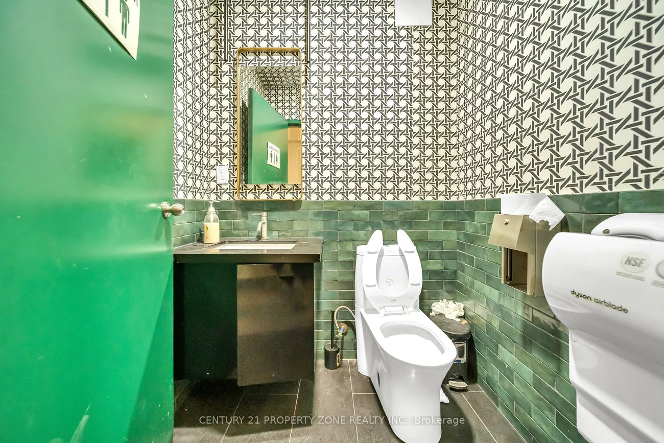 120, Queen Plate, West Humber-Clairville, Toronto