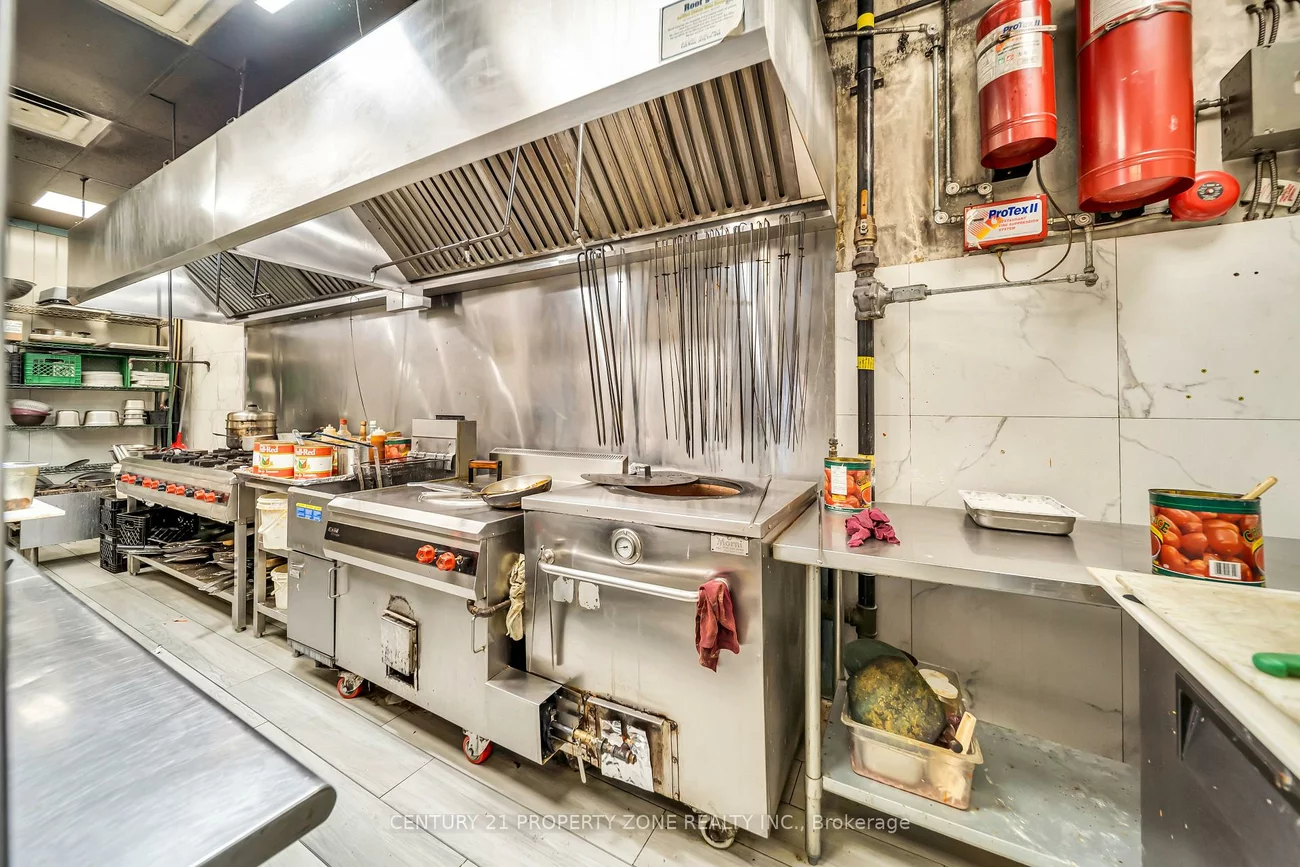 120, Queen Plate, West Humber-Clairville, Toronto