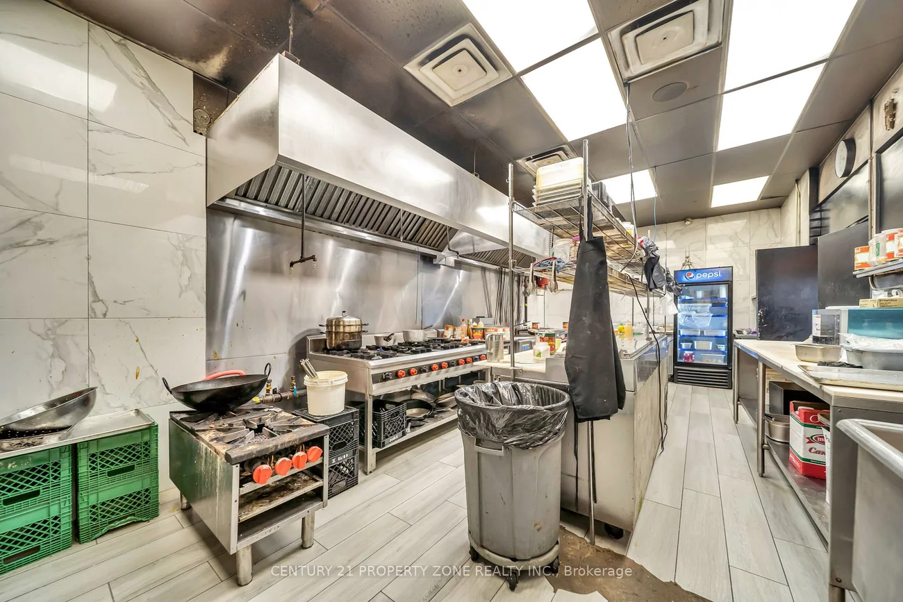 120, Queen Plate, West Humber-Clairville, Toronto