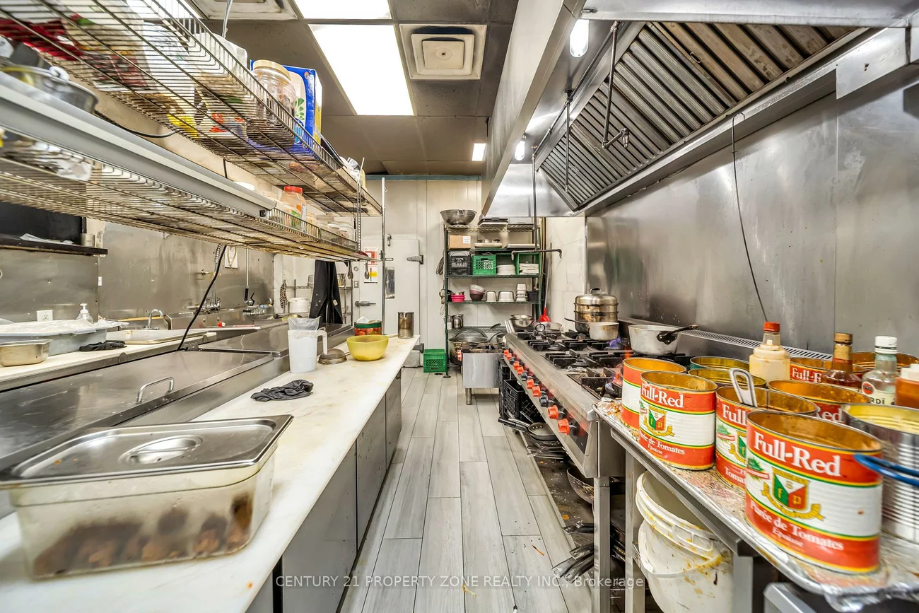 120, Queen Plate, West Humber-Clairville, Toronto