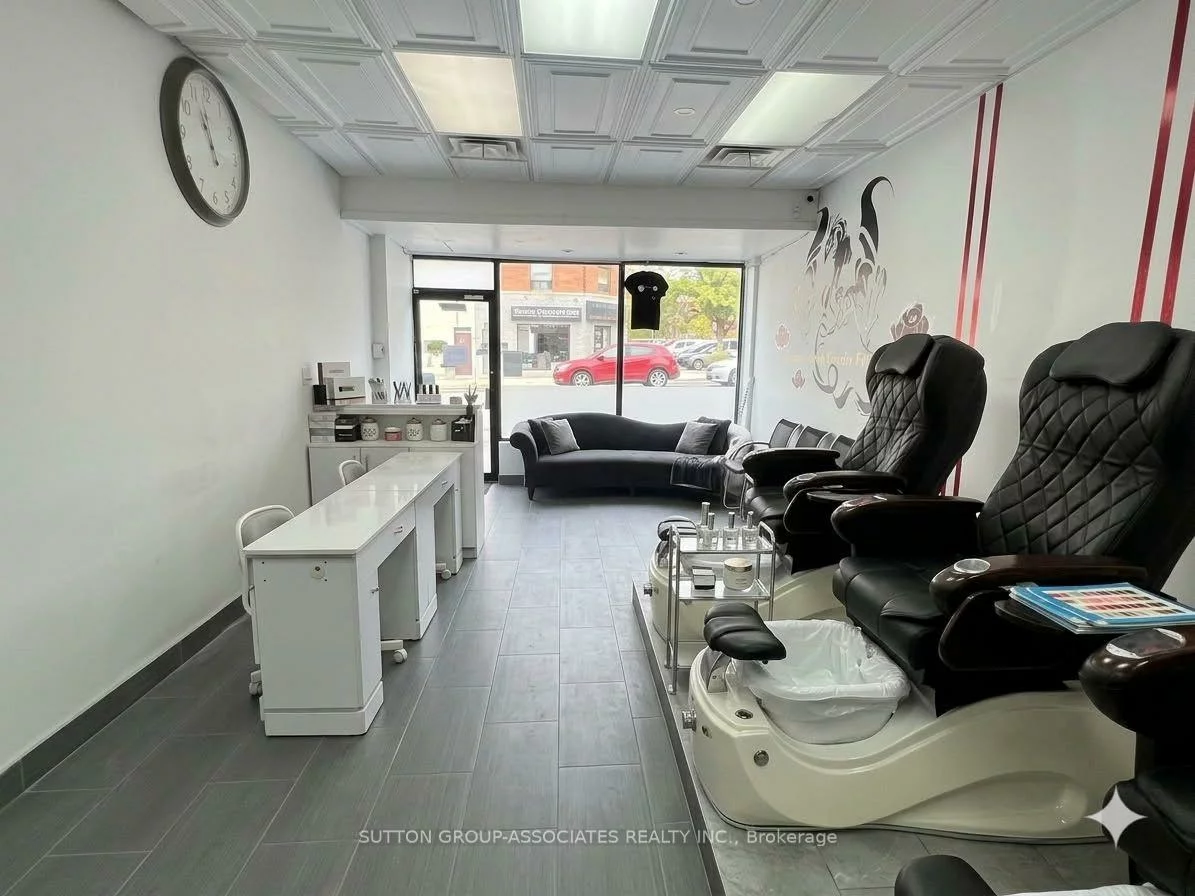 2595, Eglinton, Keelesdale-Eglinton West, Toronto