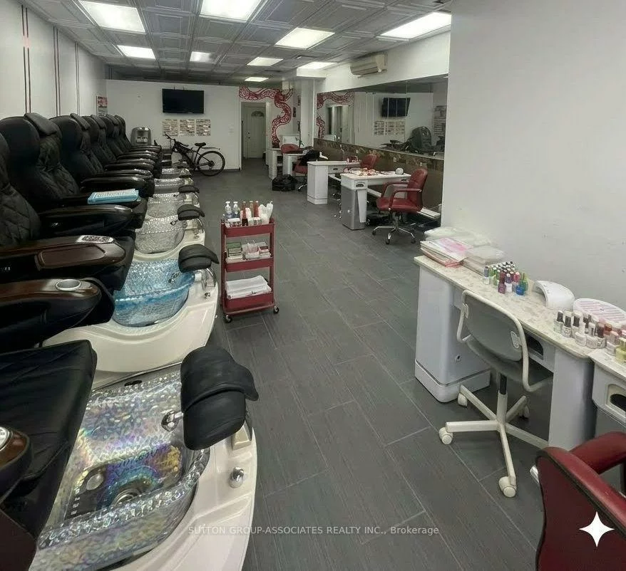 2595, Eglinton, Keelesdale-Eglinton West, Toronto