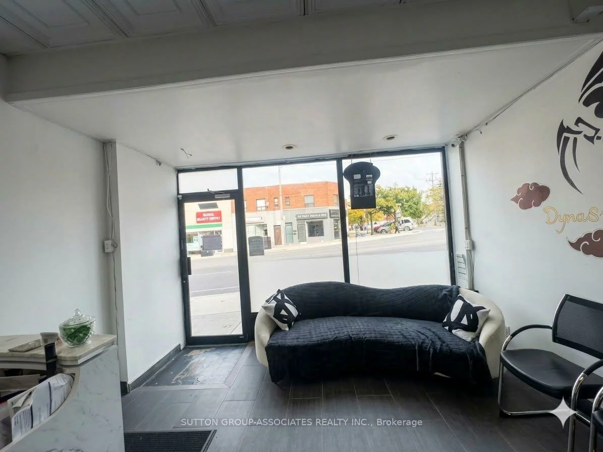 2595, Eglinton, Keelesdale-Eglinton West, Toronto