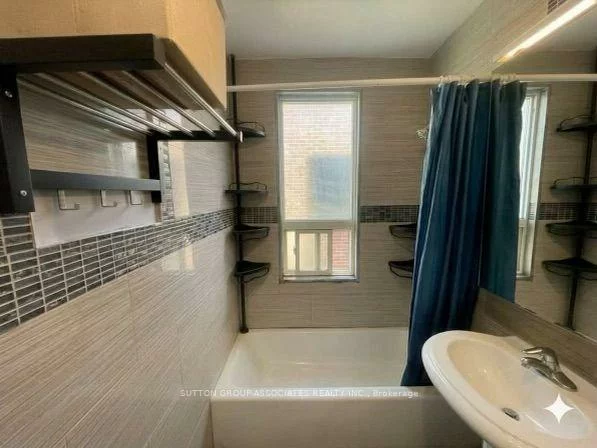 2595, Eglinton, Keelesdale-Eglinton West, Toronto