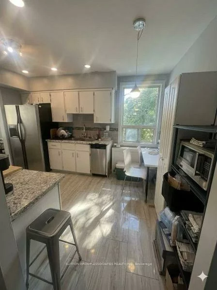 2595, Eglinton, Keelesdale-Eglinton West, Toronto