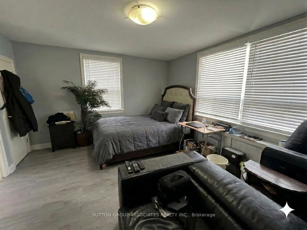 2595, Eglinton, Keelesdale-Eglinton West, Toronto