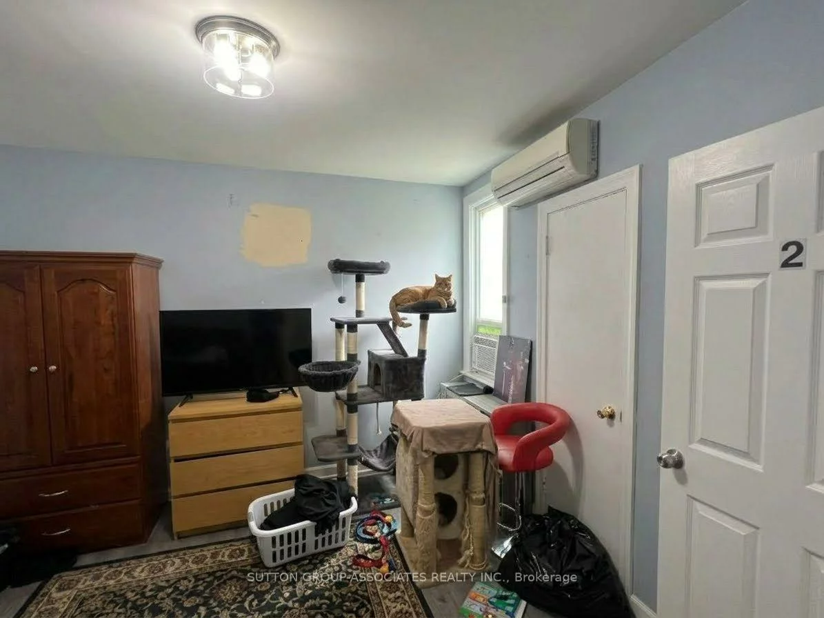 2595, Eglinton, Keelesdale-Eglinton West, Toronto