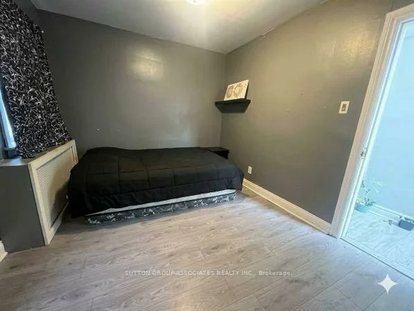 2595, Eglinton, Keelesdale-Eglinton West, Toronto