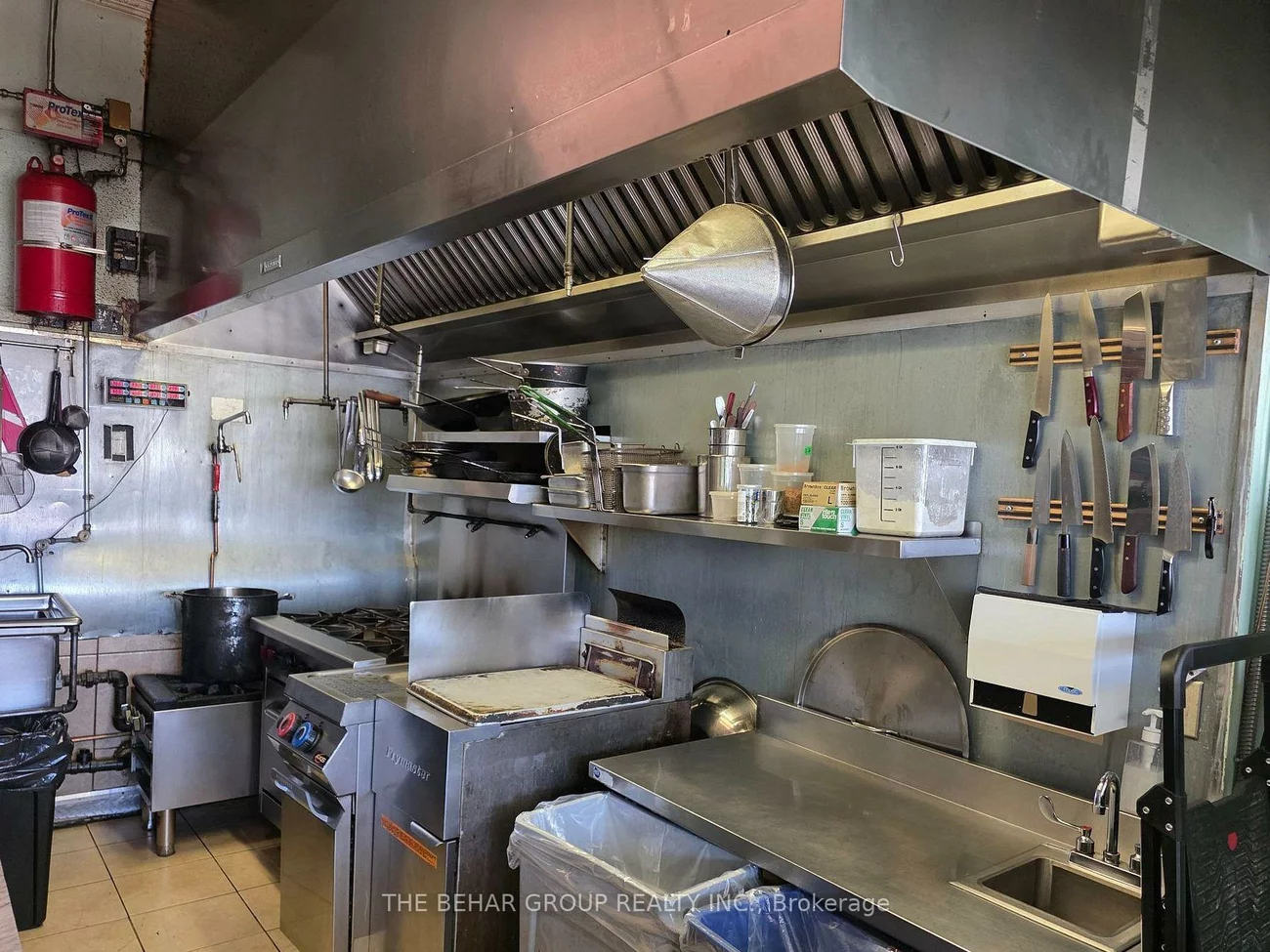 858, Bloor, Dovercourt-Wallace Emerson-Junction, Toronto