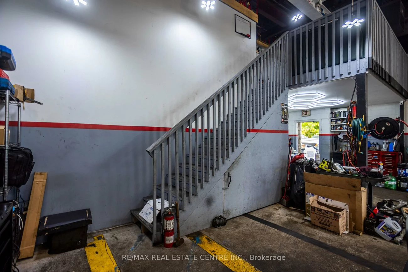 1000, Weston, Mount Dennis, Toronto