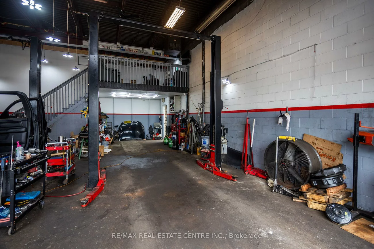 1000, Weston, Mount Dennis, Toronto