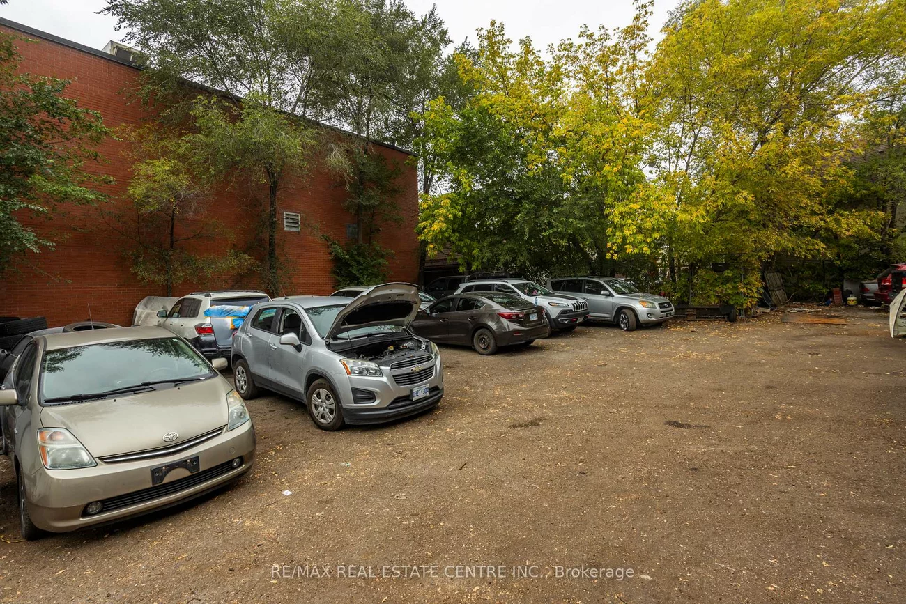 1000, Weston, Mount Dennis, Toronto