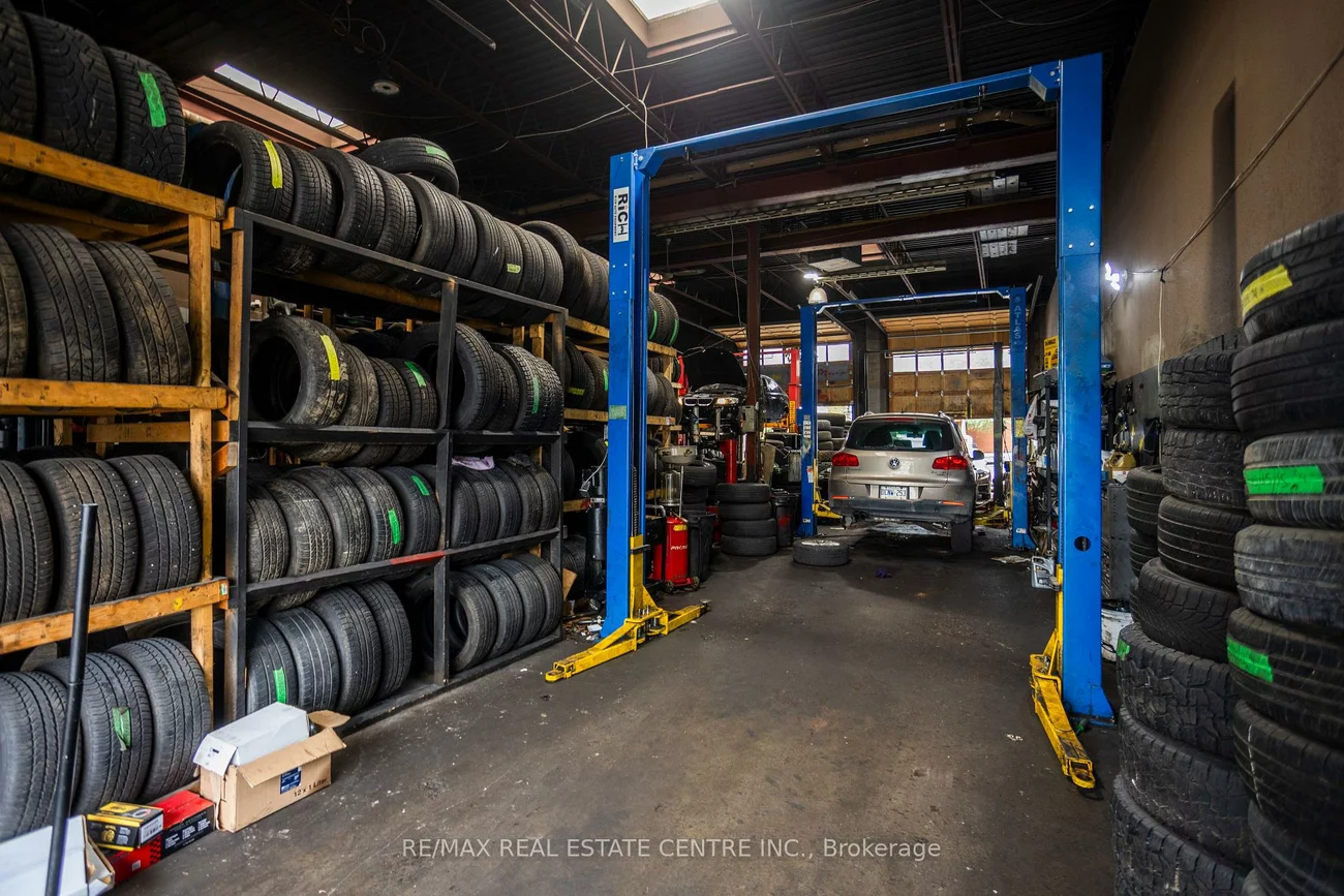 1000, Weston, Mount Dennis, Toronto