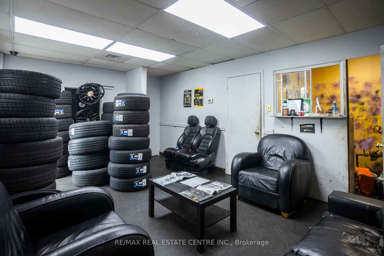 1000, Weston, Mount Dennis, Toronto
