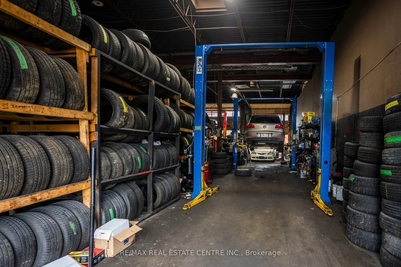 1000, Weston, Mount Dennis, Toronto
