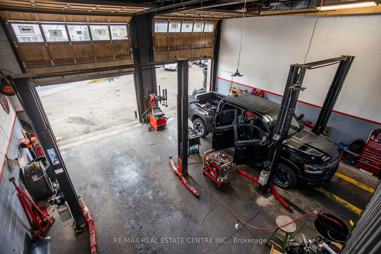 1000, Weston, Mount Dennis, Toronto