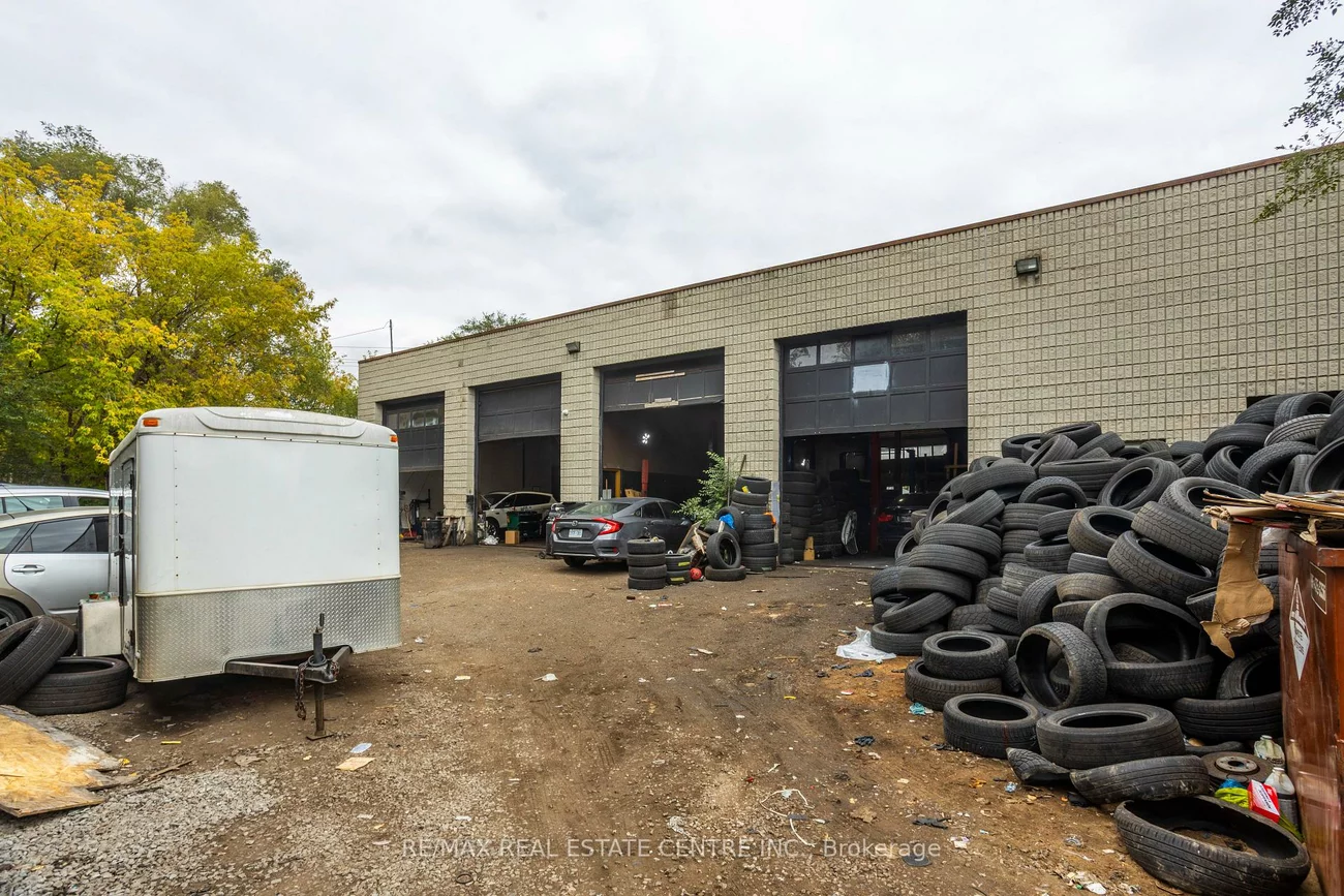 1000, Weston, Mount Dennis, Toronto
