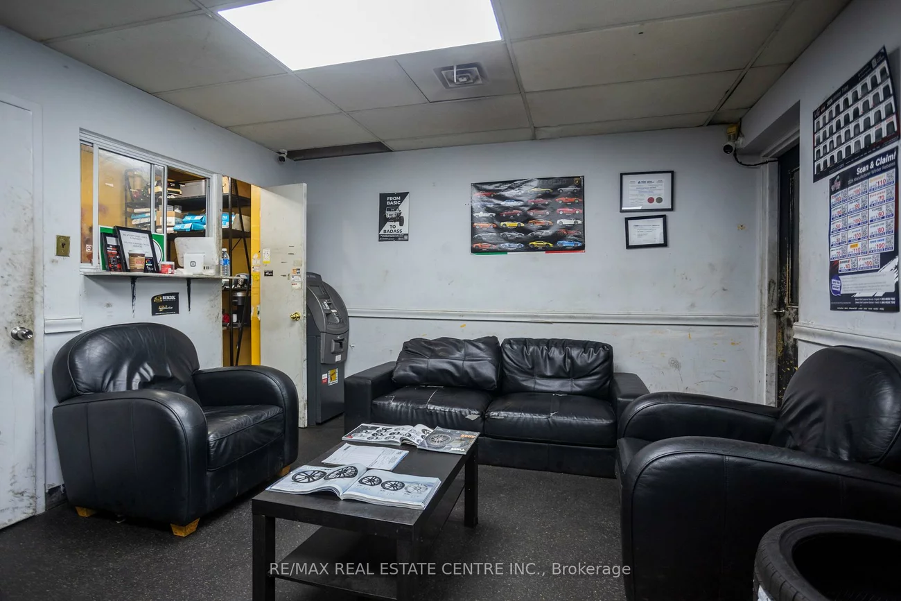 1000, Weston, Mount Dennis, Toronto