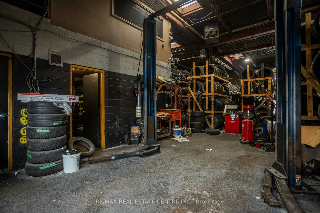 1000, Weston, Mount Dennis, Toronto