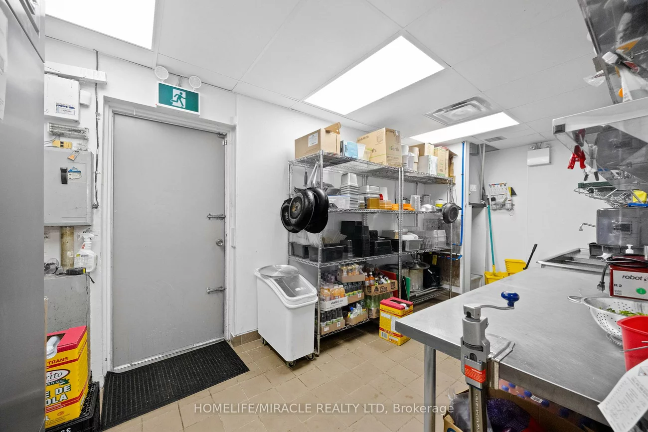 2600, Weston, Humberlea-Pelmo Park W4, Toronto
