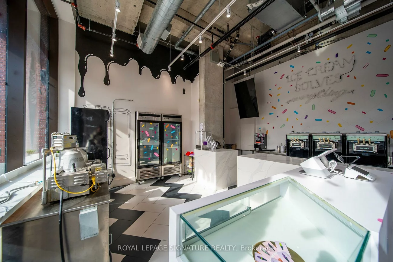 2114, Bloor, High Park North, Toronto