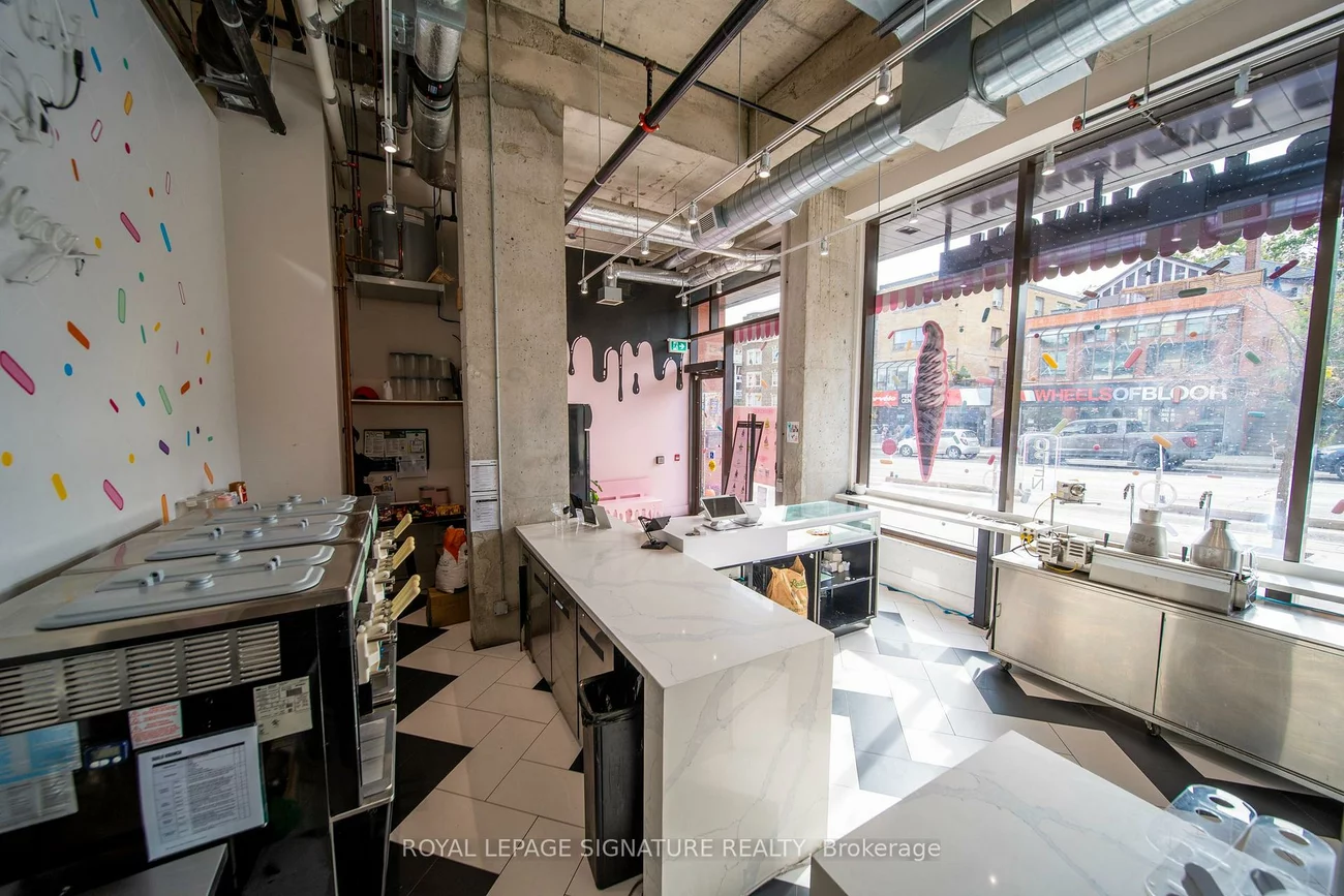 2114, Bloor, High Park North, Toronto