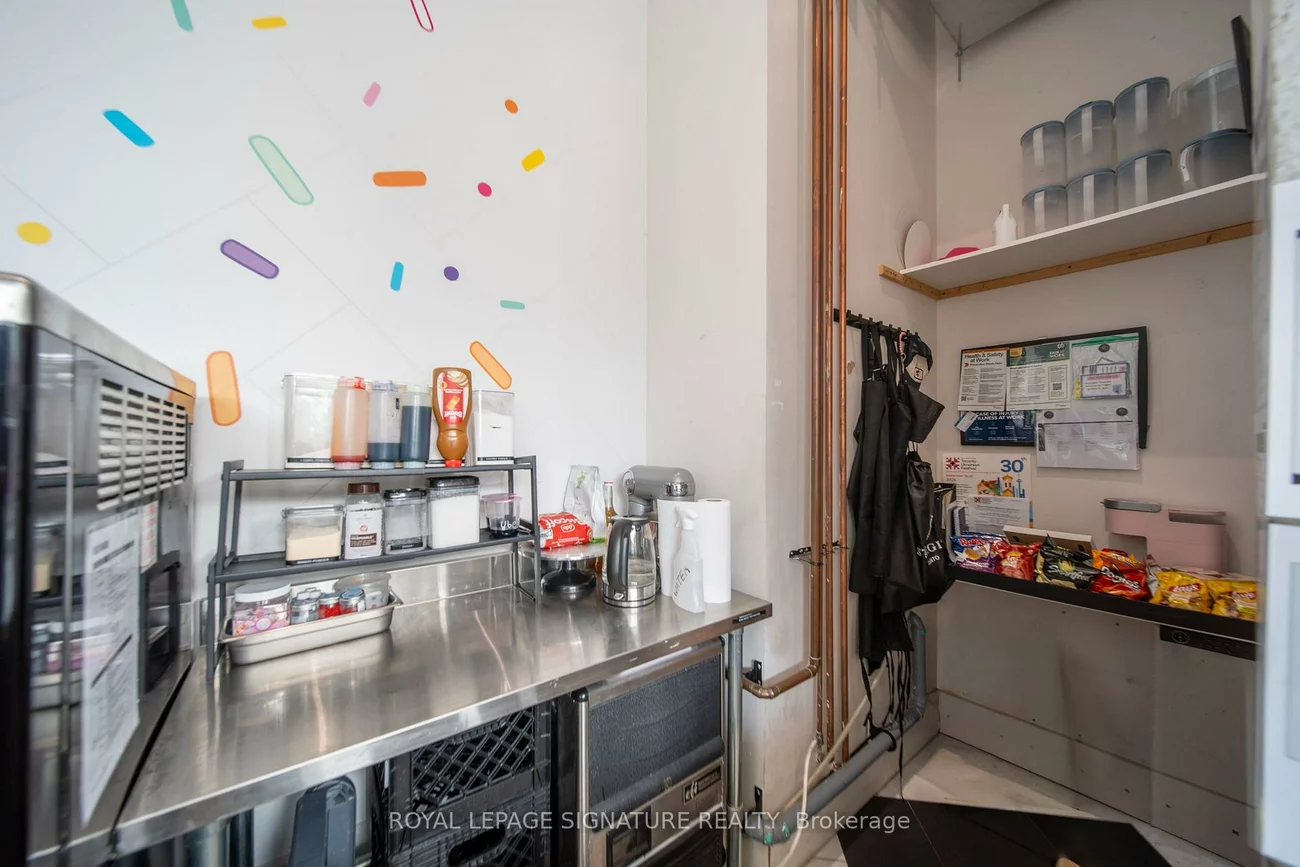 2114, Bloor, High Park North, Toronto