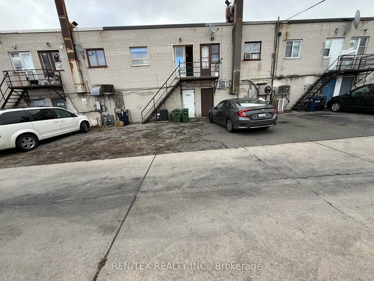 2444, Dufferin, Briar Hill-Belgravia, Toronto