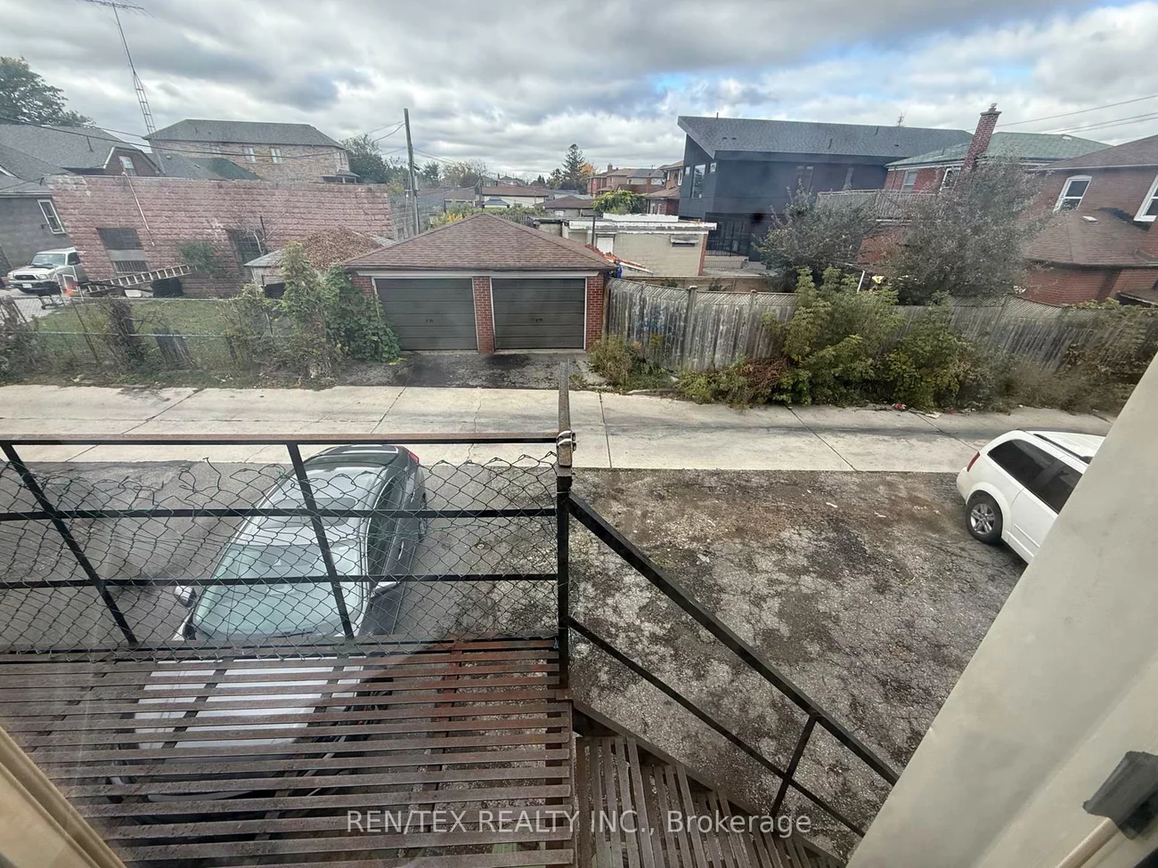 2444, Dufferin, Briar Hill-Belgravia, Toronto