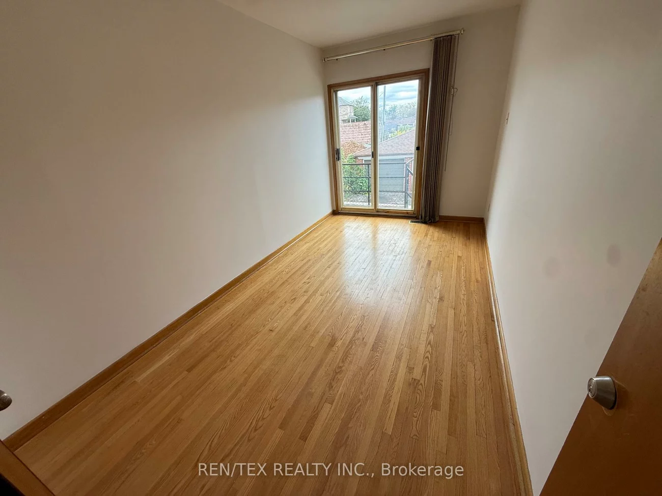 2444, Dufferin, Briar Hill-Belgravia, Toronto