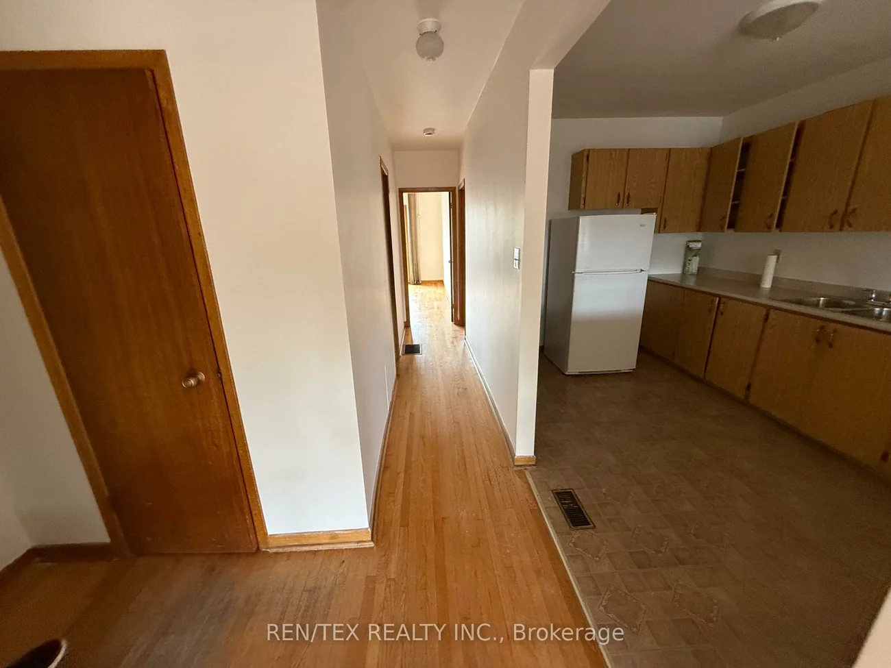 2444, Dufferin, Briar Hill-Belgravia, Toronto