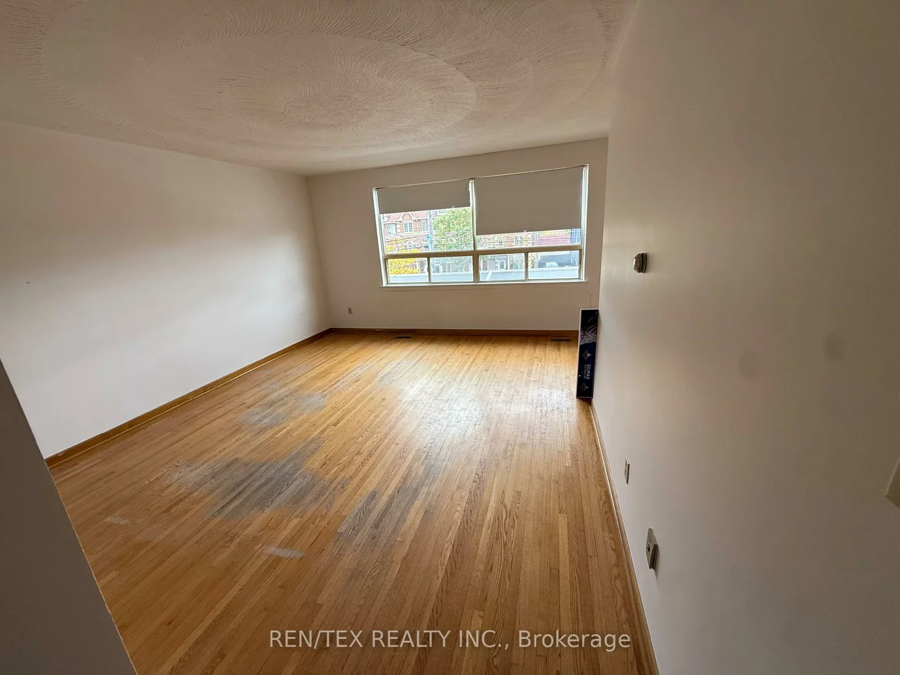 2444, Dufferin, Briar Hill-Belgravia, Toronto